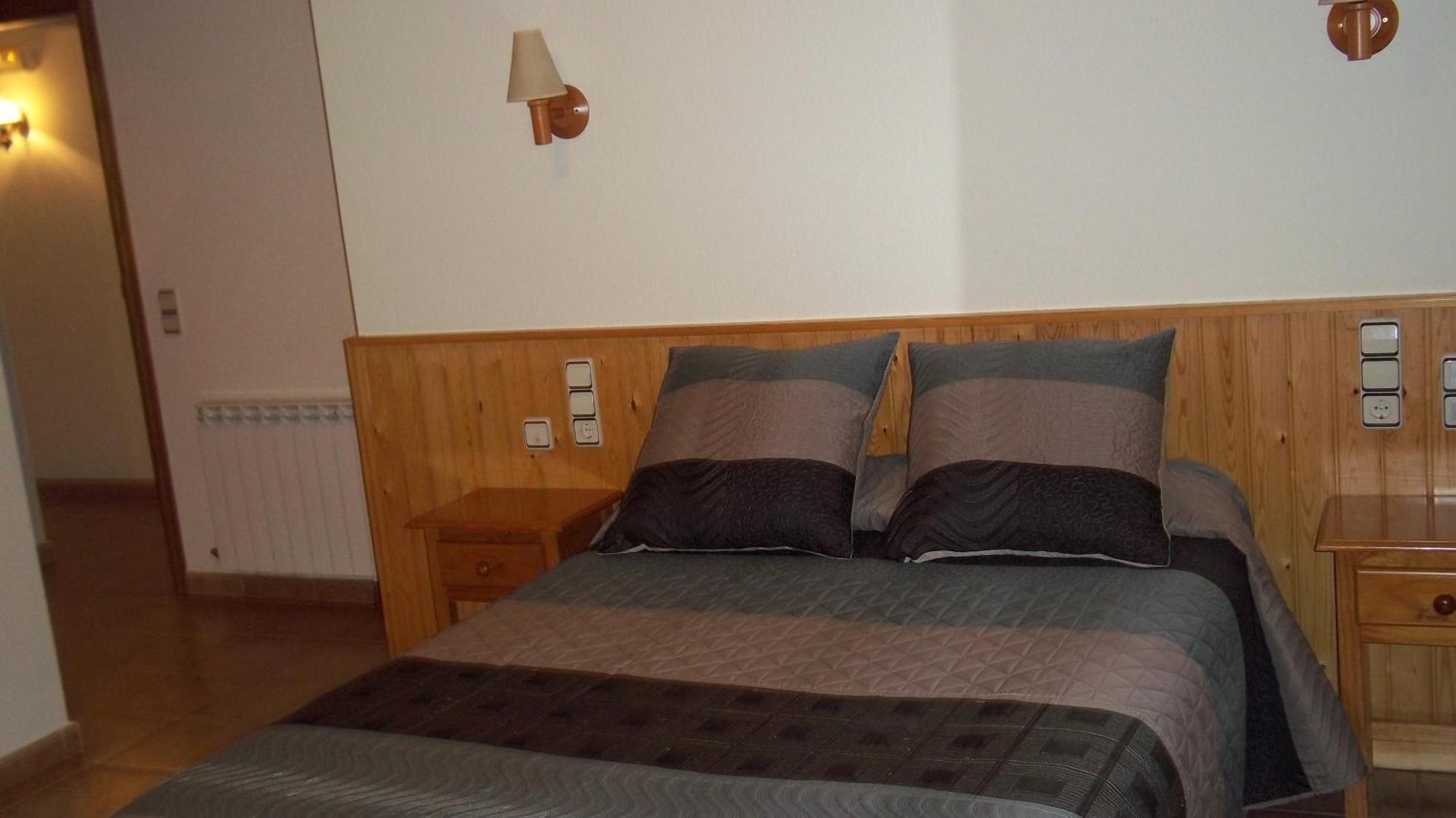 Hostal Pernalle Erill la Vall Luaran gambar